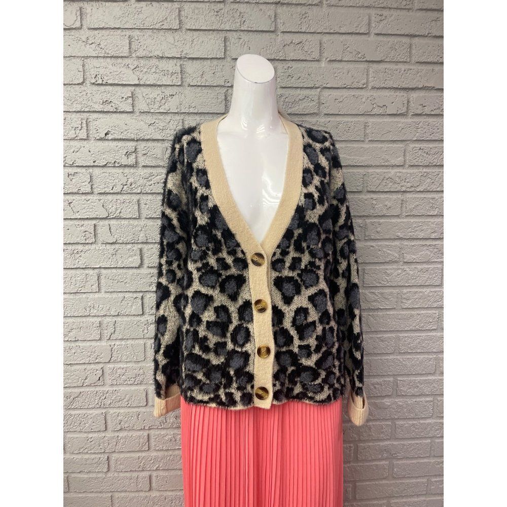 NWT Willon & Clay Animal Print Eyelash Textured Long Sleeve Button Front Sweater